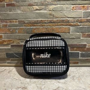 Nike houndstooth carry all